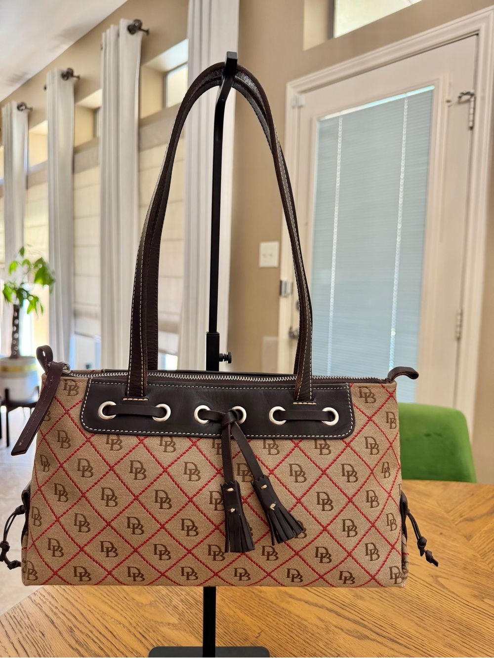 Vintage EUC Dooney & Bourke Signature Logo Shoulder Bag